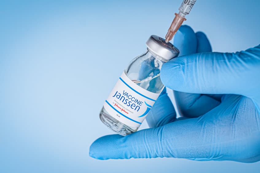 楊森旗下 COVID-19 疫苗具血栓併血小板低下風險！FDA 限縮施打族群