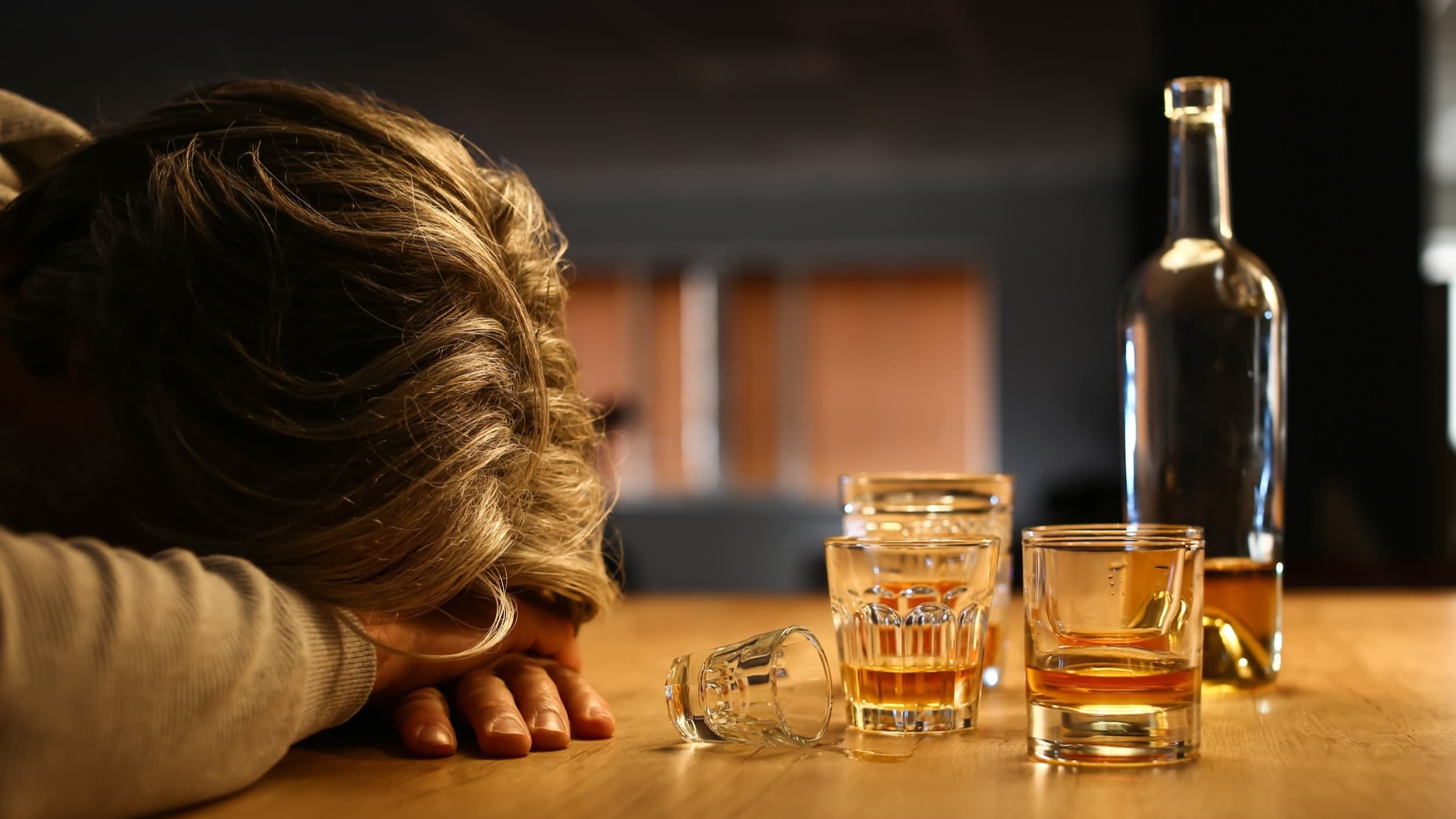 酗酒如何影響情緒行為？發現酒精成癮影響大腦的機制