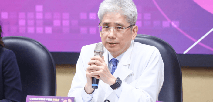 台北榮民總醫院副院長侯明志指出改良腹膜透析植管技術，術後一天即可洗腎。（來源：台北榮民總醫院）