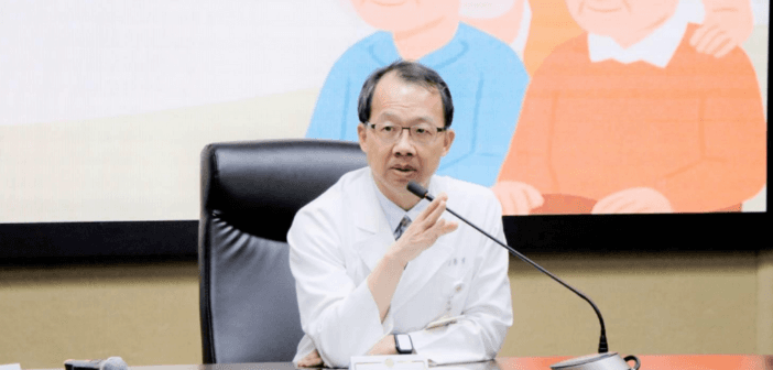 王署君副院長表示阿茲海默症是一種漸進性的神經退化性疾病，影響全球數百萬人，早期診斷對於及早介入治療，對於延緩疾病進程至關重要。（來源：台北榮民總醫院）