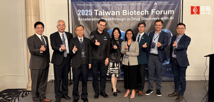 臺灣生技論壇講者貴賓合照，左起生技中心副執行長黃千岳、產發署民生化工產業組組長翁谷松、中央研究院國家生技研究園區生醫轉譯研究中心主任吳漢忠、英科智能創辦人暨執行長Alex Zhavoronkov 、顧德諮詢有限公司創辦人顧曼芹、默克集團 AI 與自動化藥物研發部門負責人 Ashwini Ghogare、生技中心副執行長李財坤、Data4Cure 創辦人 Janusz Dutkowski、新英格蘭玉山科技協會會長許益祥。（攝影：基因線上）