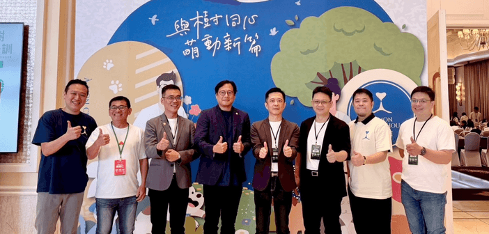 專注於寵物創新藥物開發的寶泰生醫（7850），15 日宣布與全臺最大連鎖藥局體系大樹（6469）達成策略結盟。左起寶泰生醫業務總監林宗翰、寵物部長陳育仁、寵物處長許利銘、寶泰生醫董事長宋豪麟、大樹董事長鄭明龍、大樹副總經理盧山峰、牧騰生技總經理黃常富與大樹門營處長黃峰聖（來源：寶泰生醫）