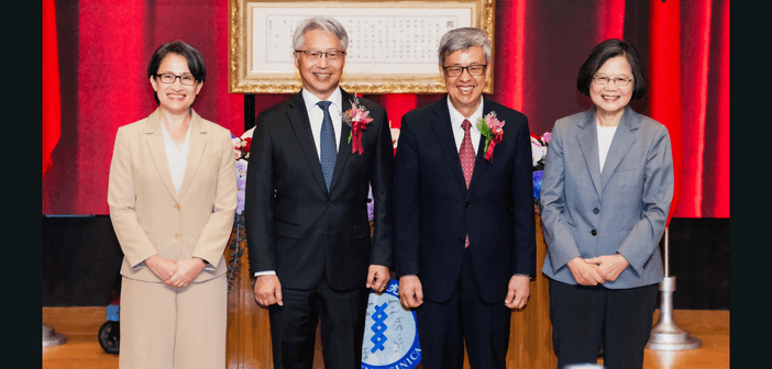 左起監交人蕭美琴副總統、廖俊智院長、陳建仁院長、蔡英文前總統。（來源：中央研究院）
